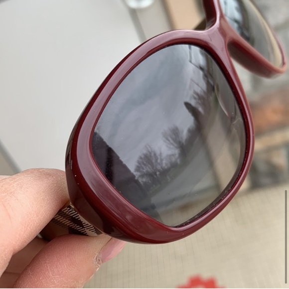 BURBERRY Sunglasses with Case - Picture 5 of 9
